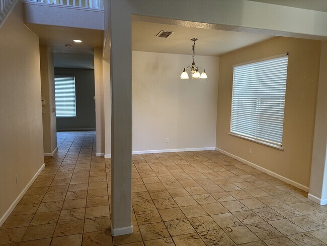 Building Photo - 274 Finchwood Dr