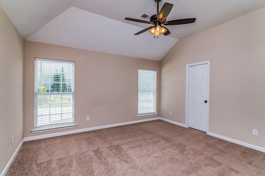 Building Photo - 2204 Joann Dr