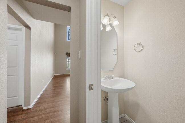 Building Photo - 26038 Palmdale Estate Dr