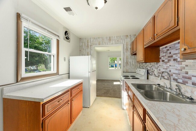 Building Photo - 728 Sunnock Ave