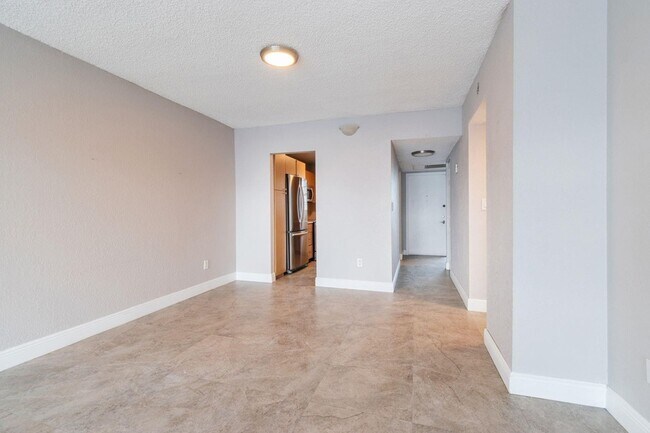 Building Photo - 7980 N French Dr