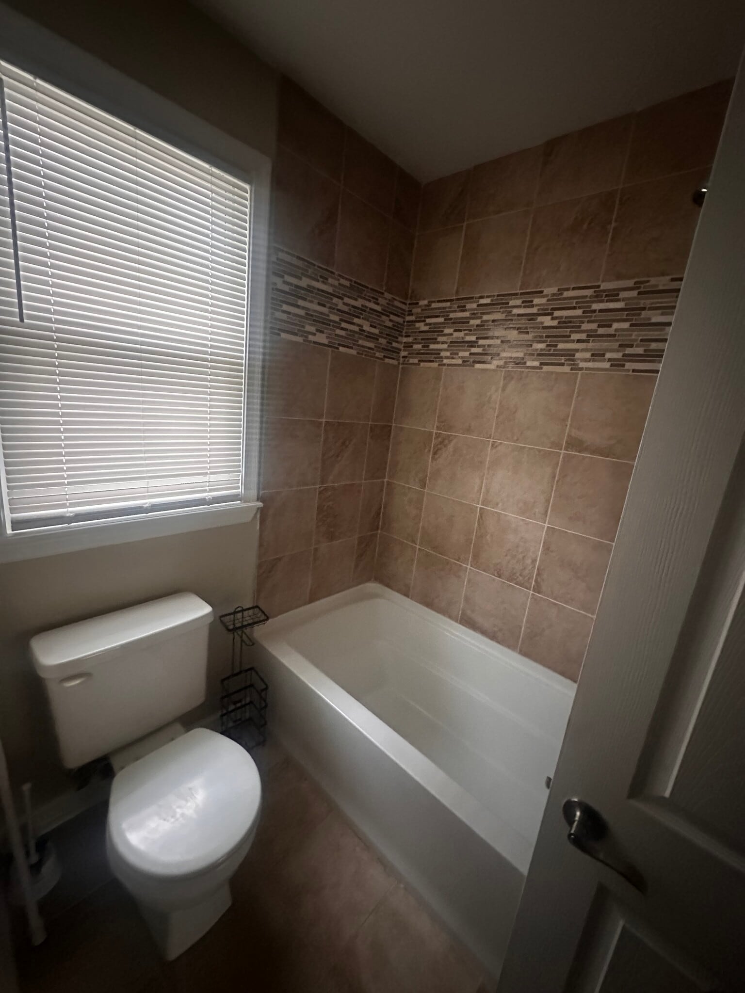 hall bathroom - 411 Greenbriar Ave