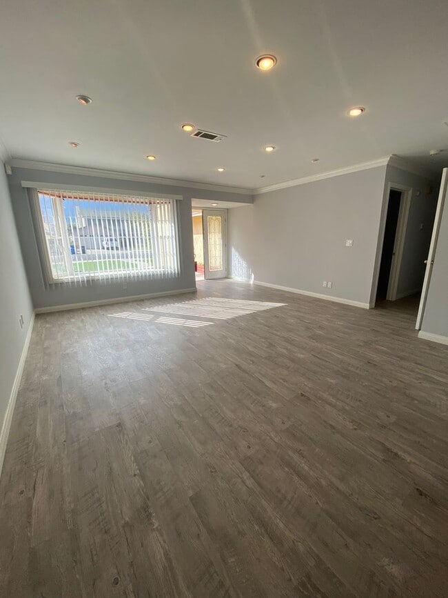 Building Photo - Harbor City- Single Family Home