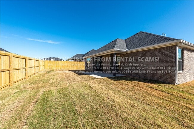 Building Photo - 410 Coconut Ln