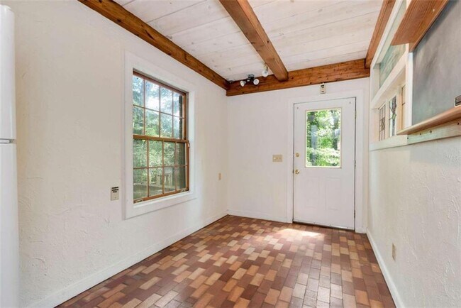 Building Photo - 3978 Pineshore Cir