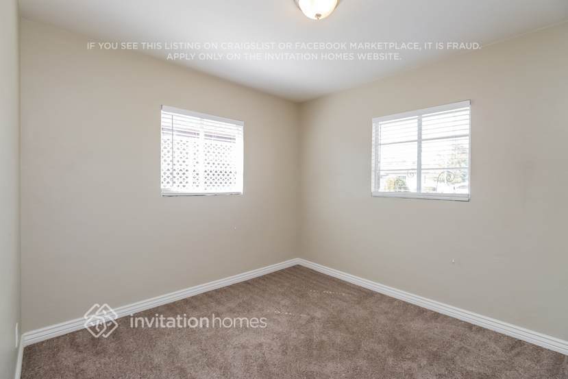 Building Photo - 1649 E 1st St