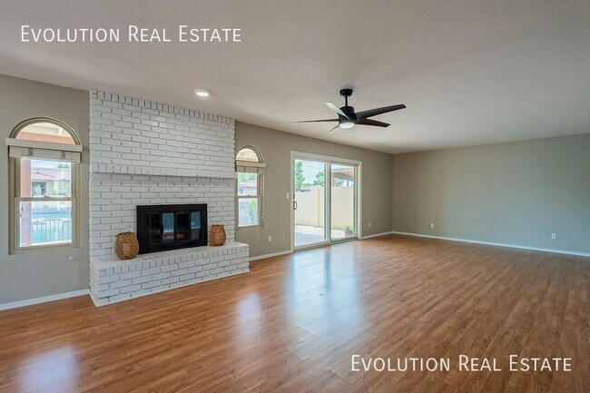 Building Photo - 2033 S Paseo Loma