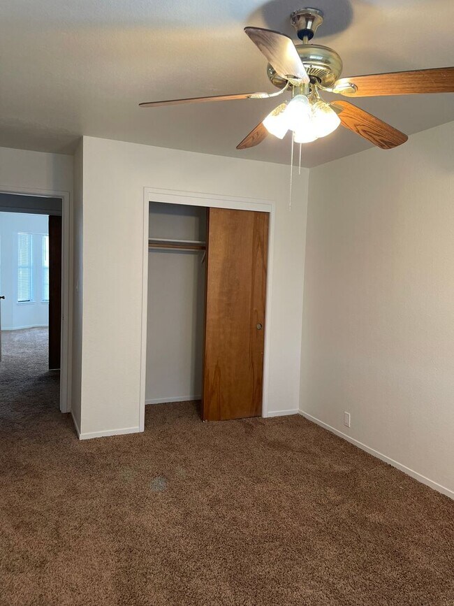 Building Photo - 459 Ranchwood Dr