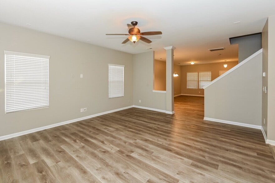Building Photo - 3343 Saddlebrook Dr