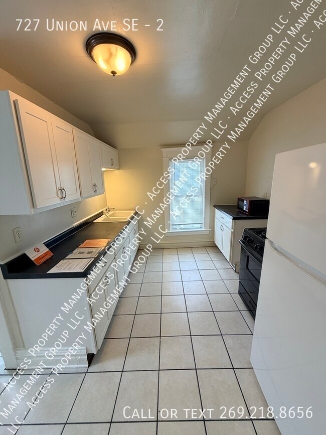 Building Photo - 727 Union Ave SE