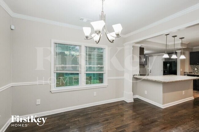 Building Photo - 1648 Columbia Dr