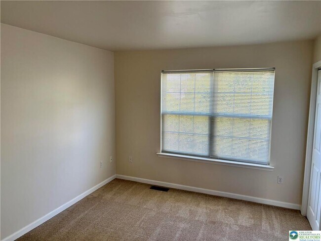 Building Photo - 5551 Stonecroft Ln