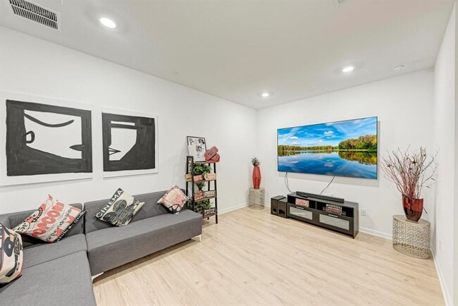 Building Photo - 5028 Olimpico Wy