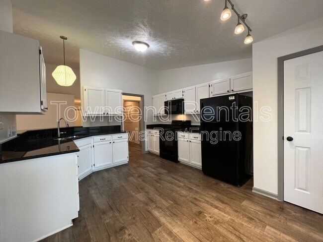 Building Photo - 1336 Oak Knolls Dr