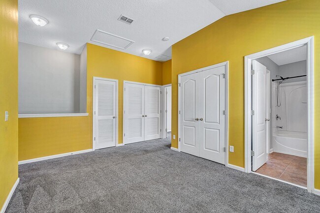 Building Photo - ***TWO WEEKS FREE*** Stylish 3BR Townhome with Garage & Walk-In Closet