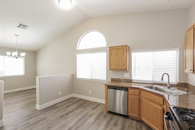 Building Photo - 805 Rio Poco Ct