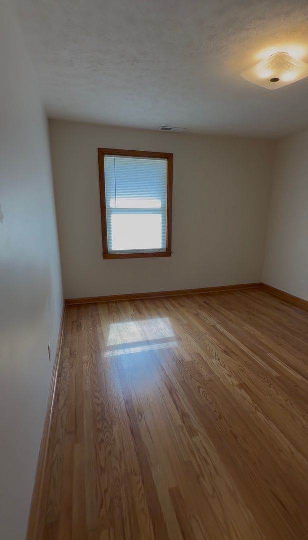 Building Photo - Charming 2 Bed, 1 Bath Triplex