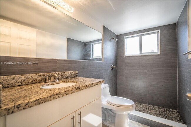 Building Photo - 1986 Biarritz Dr