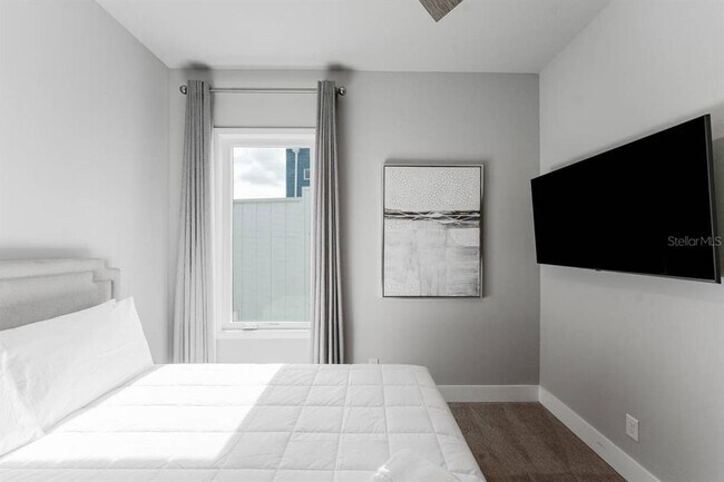 Building Photo - 7760 Sandy Ridge Dr