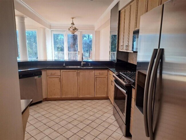 Building Photo - 2431 Coosawattee Dr NE