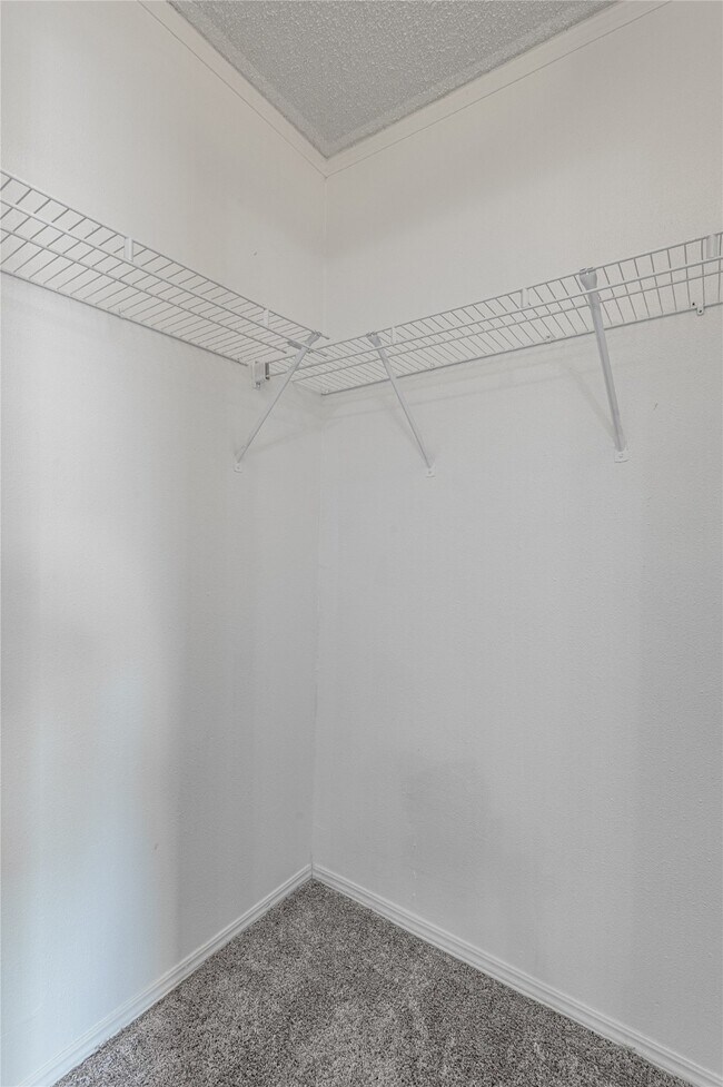 Building Photo - 144 Varsity Dr