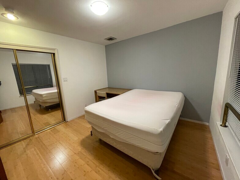 Building Photo - 409 Dellbrook Ave