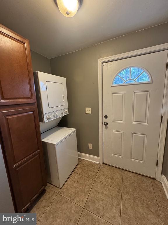 Building Photo - 1321 Cambria St