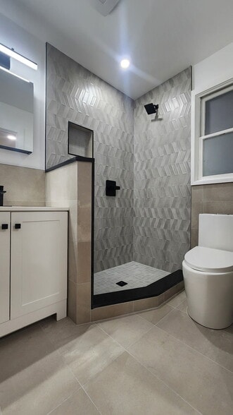 Building Photo - 731 Lake Ave