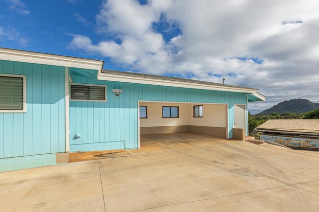 Building Photo - Unfurnished 2 bedroom, 1 bath home in quiet Lihue neighborhood, with views!