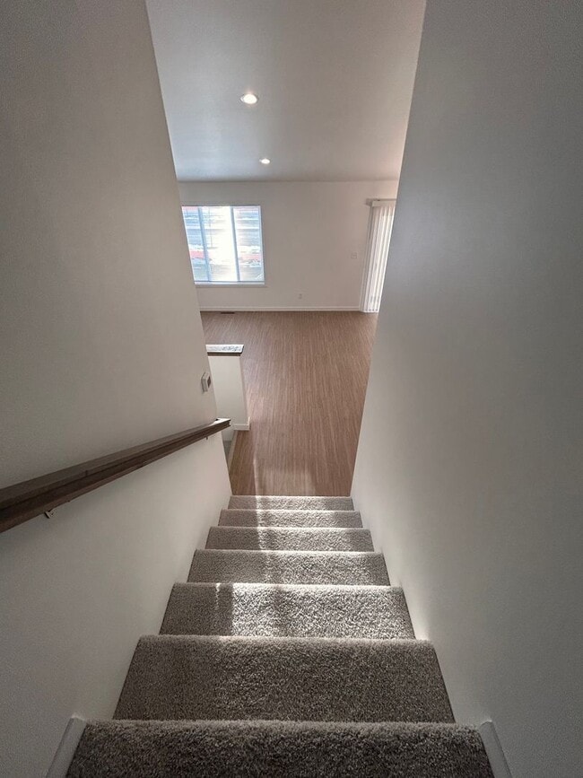 Building Photo - 3 Bed 3 Bath TownHome