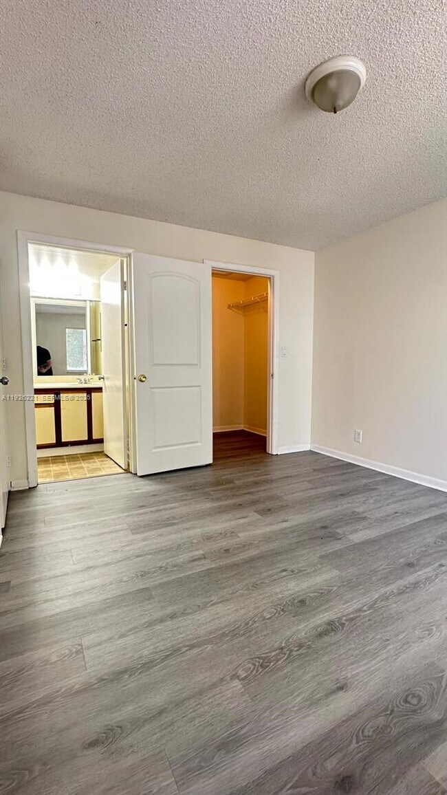 Building Photo - 5672 Rock Island Rd