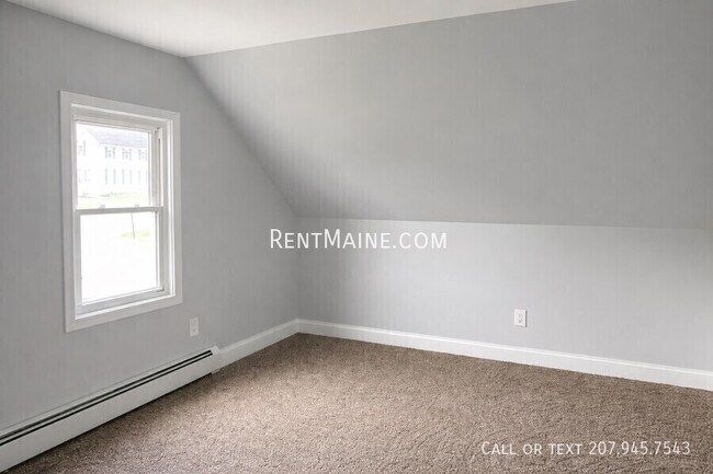 Building Photo - 492 Main St