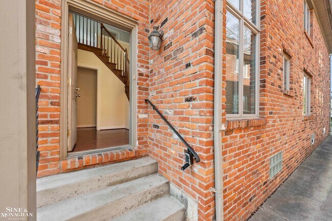 Building Photo - 904 Trombley Rd