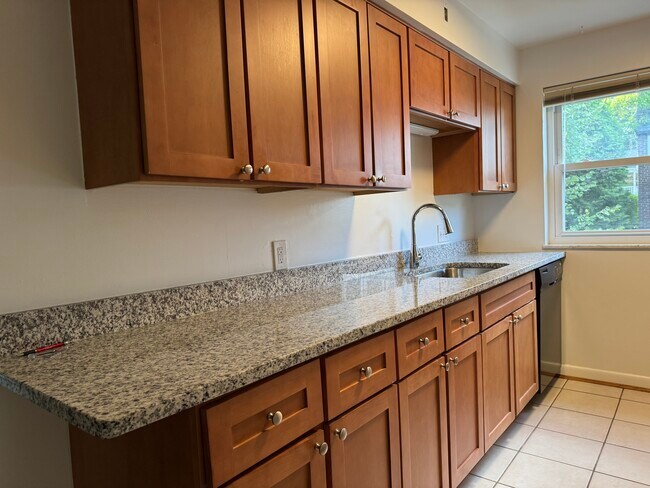 Building Photo - 2909 Van Dyke Dr