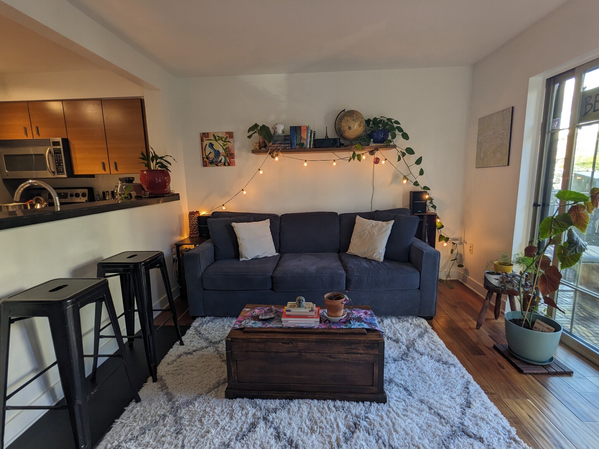 Living room - 700 E Denny Way