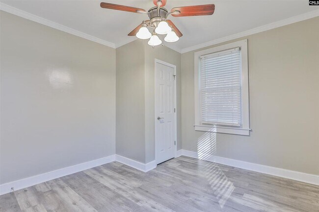 Building Photo - Adorable 3BR/1.5BA Renovated Bungalow Near...