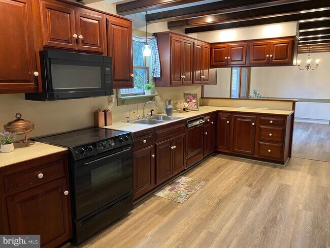 Building Photo - 45 Clay Slate Rd