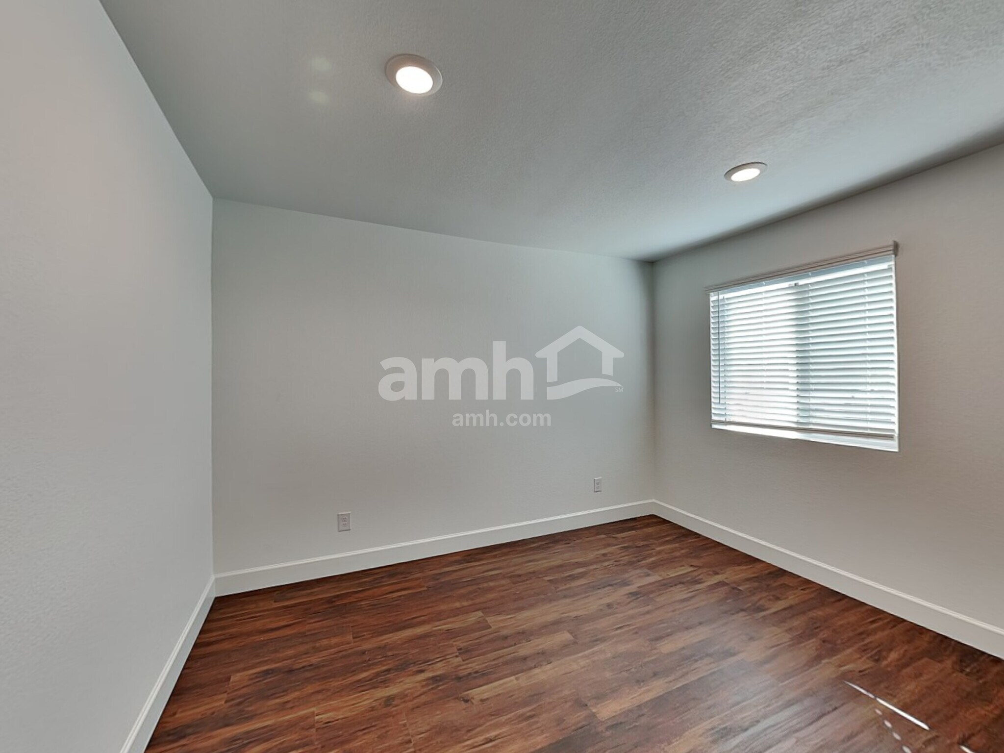 Building Photo - 4239 W St Charles Ave