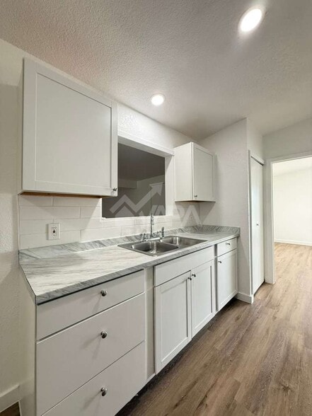 Building Photo - 518 Jamaica Dr