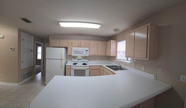 Building Photo - 7720 Lola Cir