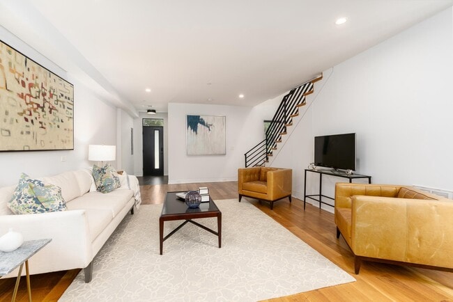 Building Photo - 103 17th St SE