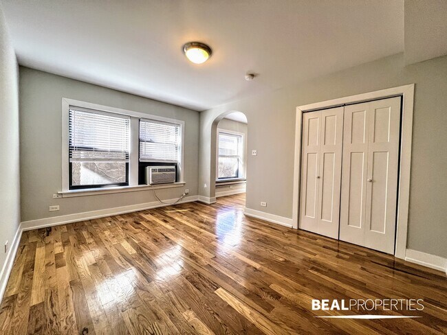 Primary Photo - 550 W Arlington Pl