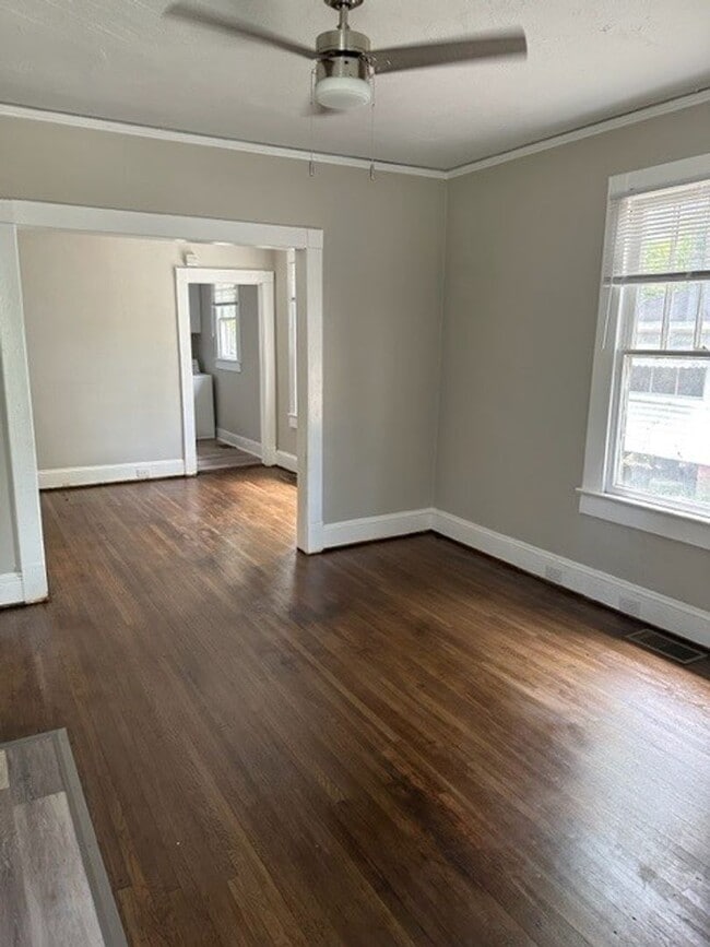 Building Photo - Two Bedroom House