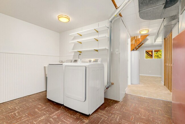 Building Photo - Crown Hill 3 Bedroom Daylight Basement Home