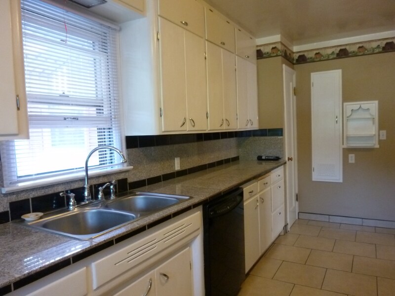 Building Photo - 825 E 35th Ave