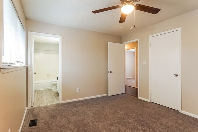 Building Photo - 5354 Dixieland Rd