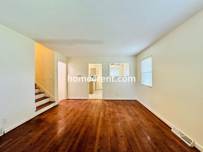 Building Photo - Olathe Duplex w/ Wood Floors, Finished Basement, and a Fenced Yard!