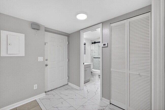 Building Photo - 1650 SE Green Acres Cir