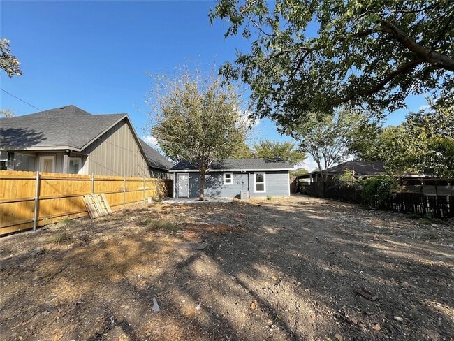 Building Photo - 3705 N Elm St