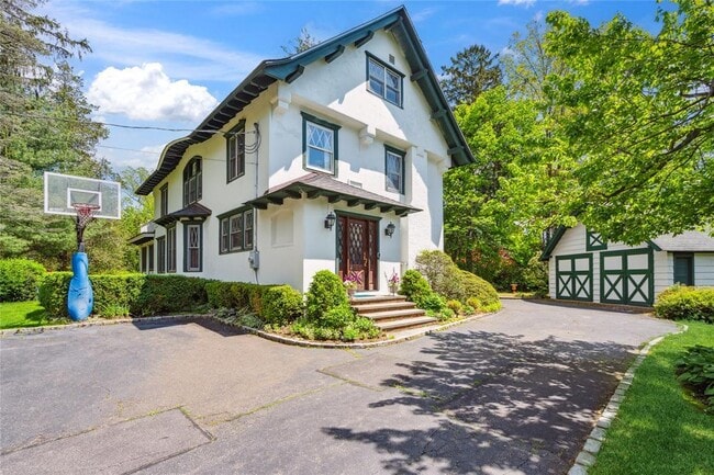 Building Photo - 17 The Intervale